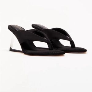 Good American CINDER-F*CKING-RELLA THONG SANDALS-Black-(Size 8)
